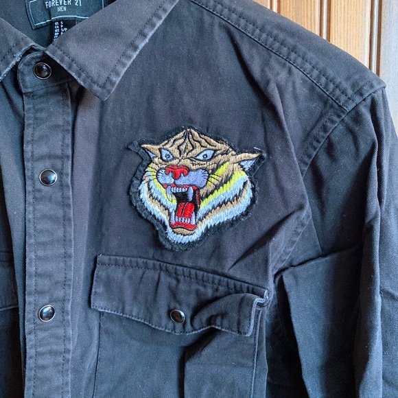 FOREVER 21 BLACK TIGER CROP TOP JACKET SIZE M - Picture 3 of 5